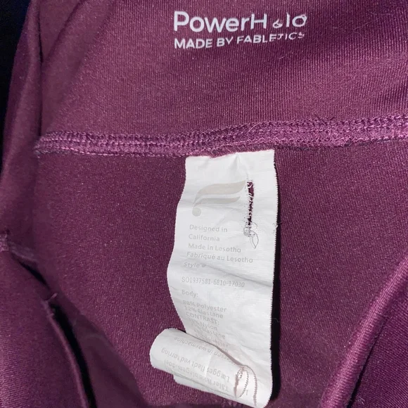 Women's Fabletics Burgundy Bike Shorts with built in pocket Size S - Picture 3 of 4